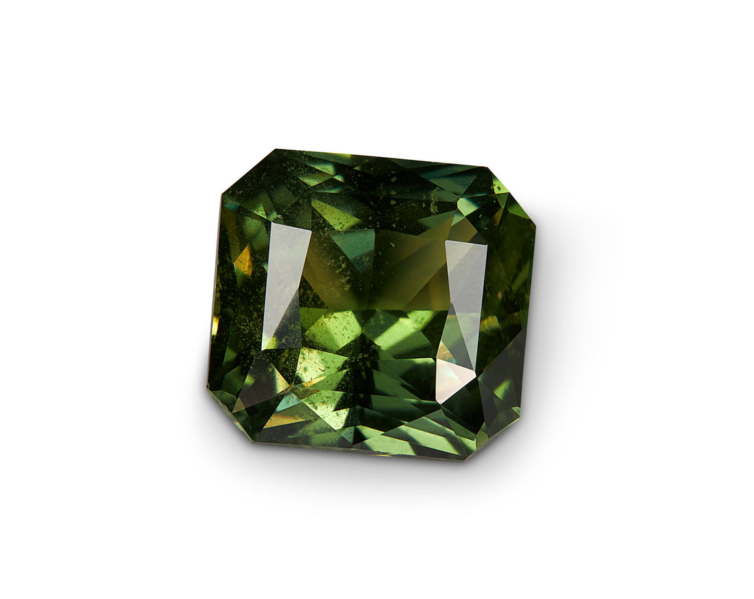 4.81ct Colour Change Sapphire - The Sapphire Merchant