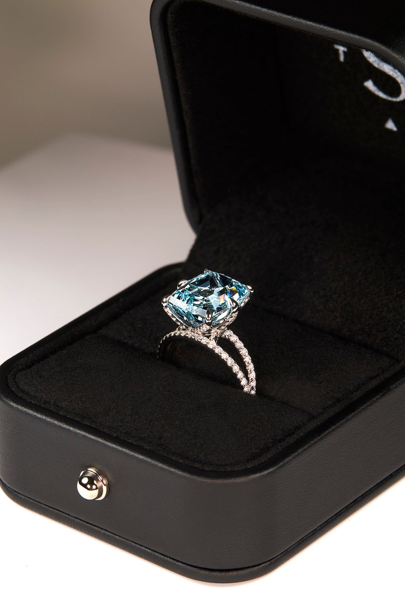 7.77ct Aquamarine Ring - The Sapphire Merchant