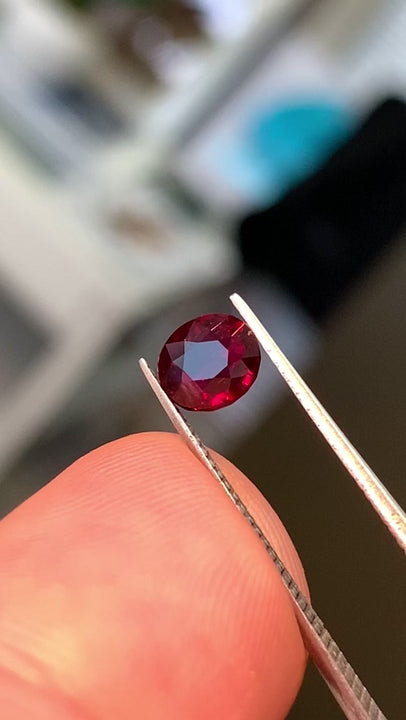 1.02ct_Pigeon_Blood_Ruby_Fat_Oval